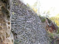 Zbytky hradní zdi