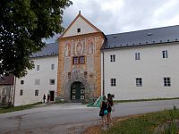 Rožmberská brána, klášter Vyšší Brod