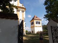 Zvonice u kostela