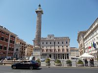 Piazza Colona, sloup Marca Aurelia
