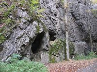Volně přístupná jeskyně Čertova kazatelna nedaleko Amatérské jeskyně