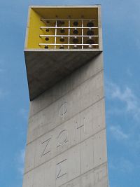 Detail věže se zvonohrou