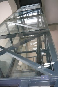 Prosklený panoramatický výtah váz vyveze do výšky 37 metrů