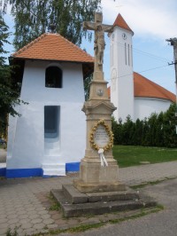 Louka-zvonice+ kostel Panny Marie Růžencové