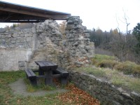 Menší nádvoří hradu Lukov