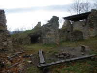Malé nádvoří hradu Lukov