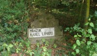 Na tom to místě byl zabit pytláky lesní adjunkt Karel Mrazík r.1870