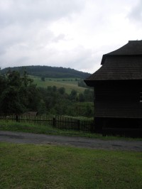 Krajina z boku kostela