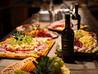 VINAŘSTVÍ HRANIČNÍ ZÁMEČEK – VALTICKÉ PODZEMÍ