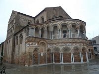 Románská katedrála která stojí za návštěvu