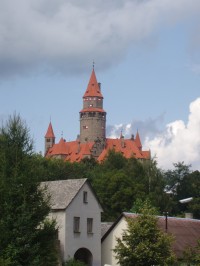 Hrad při pohledu z obce