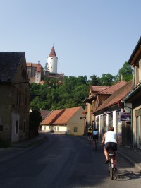 Pohled z obce na hrad