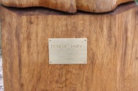 Autory sochy jsou Miloš a Martin Petrovi ze Žamberku