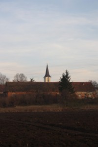 Hospodařský dvůr s kostelem ve Vrchoslavicích