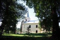 V blízkosti zámku se nachází kostel sv. Jiljí