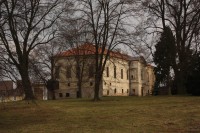 Venkovské původně barokní sídlo z let 1707 – 1709  v Brodku u Prostějova