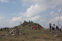 Zbytky kamenné rozhledny odstřelené polskou armádou v roce 1973