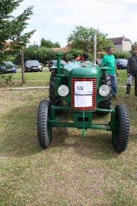 Traktory pana Václava Brožka při setkání Němčic v obci Němčice u Netolic