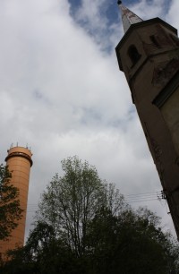Dvě dominanty osady Práčov - kostelní a vodárenská věž