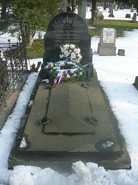 Hrob Vavro Šrobára a jeho rodiny
