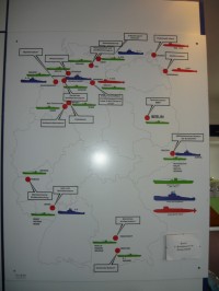 Mapka německých muzeí, kde je možno shlédnout nějakou ponorku - zelené jsou ponorky z 1. a 2. světové války, modré ponorky německé z pozdější doby a červené ponorky původem z jiných zemí