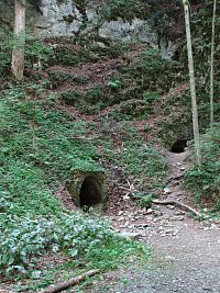 vchod do Amatérské jeskyně