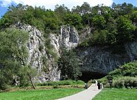 Staré skály nad vstupem do Sloupsko-šošůvských jeskyní