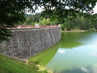 Skalní vyhlídka u přehrady Bystřička