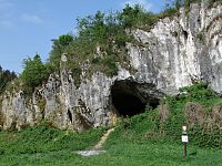 Vintocká skála s přístupnými jeskyněmi