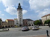 věž a radnice z náměstí