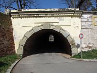 Černý tunel pod zámeckým parkem