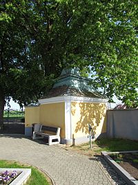 Míškovice - kaple, hřbitov a pomník