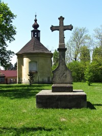 starý hřbitov a pomník obětem tyfu