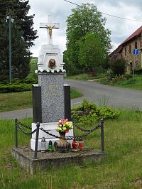 kříž u rozcesti na Kuželov a Malou Vrbku