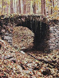 starobylý mostek před hradem - přefoceno z Informační tabule v Podhoří
