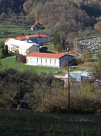 kašavská ZŠ, mateřská školka a hřbitov