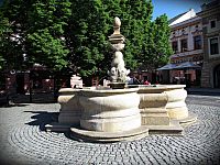 Uherské Hradiště - dvojí podoba kašny z Masarykova náměstí