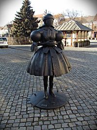 Uherské Hradiště - socha "Mařaťanky"