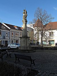 Uherské Hradiště - sloup se sochou sv.Floriána