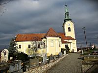 kostel a hřbitov