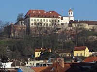 Brno - návrší s obeliskem a betelná čučka na Špilas