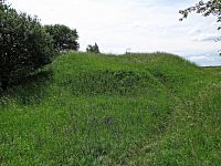 tvrziště s planou hrušní na kopci Propadeňák