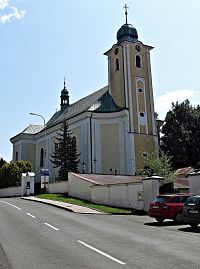 chrám sv.Petra a Pavla zvenčí