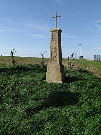 kříž před Trávníkem