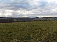 krajina zbytku Vizovických vrchů a vzdálených Bílých Karpat