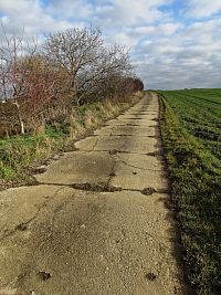 cesta na horní konec Svárova
