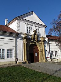 vstup do zámeckého areálu