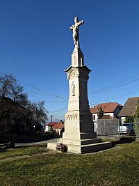 kříž na spodním konci obce