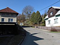 na západní konec obce