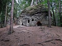 poslední skalnatý úsek na modré trase nad Hrázkou